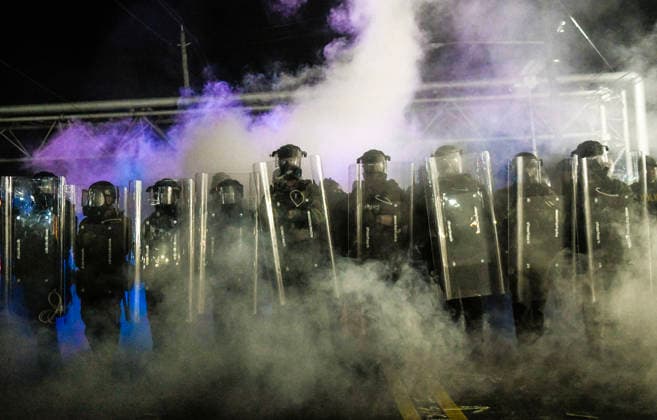 June 1, 2026, Newark, New Jersey, United States: Riot police advance on protesters during the clashes outside Delaney Hall during a protest. Protests continue to be held daily as detainees at Delaney Hall maintain a hunger and labor strike against current conditions at the facility. Newark United States  - ZUMAs197 20260601_aaa_s197_256 Copyright: xMatthewxHatcherx