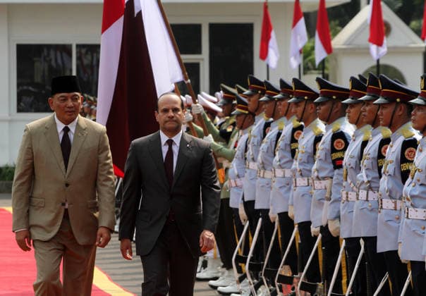 Qatari defense minister visits Indonesia to strengthen bilateral cooperation JAKARTA, INDONESIA - JUNE 02: Indonesia s Minister of Defence, Sjafrie Sjamsoeddin (L), and Qatar s Deputy Prime Minister and Minister of State for Defence Affairs, Sheikh Saoud bin Abdurrahman bin Hassan bin Ali Al Thani (R), inspect an honor guard upon arrival at Indonesia s Ministry of Defence headquarters in Jakarta, Indonesia, on June 02, 2026. The visit of Sheikh Saoud bin Abdurrahman bin Hassan bin Ali Al Thani forms part of ongoing efforts to strengthen bilateral relations between Indonesia and Qatar, including cooperation on political issues at the international and regional levels, defence and security, counterterrorism, economic collaboration-particularl  Copyright: x2026xAnadoluxEkoxSiswonoxToyudhox