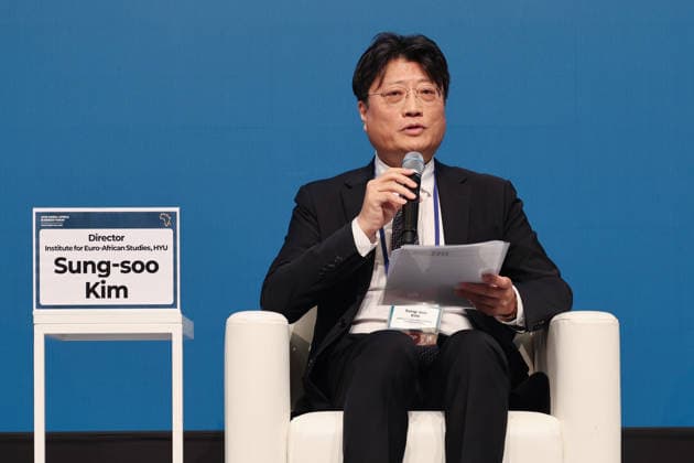 S. Korea-Africa biz forum S. Korea-Africa biz forum Kim Sung-soo, chief of the Europe-Africa Research Institute at Hanyang University, speaks during a business forum involving business leaders and government officials from South Korea and African nations in Seoul on June 2, 2026, to discuss ways to deepen economic cooperation and expand industrial partnerships. The forum was organized as a sideline event to the Korea-Africa Foreign Ministers Meeting held the previous day. (Yonhap) 2026-06-02 14:12:19 < 1980-2026 YONHAPNEWS AGENCY. .> ¼­¿ïÆ¯º°½Ã EDITORIAL USE ONLY  Copyright: xx PYH2026060213100031500 YonhapxNewsx yonphotos252905