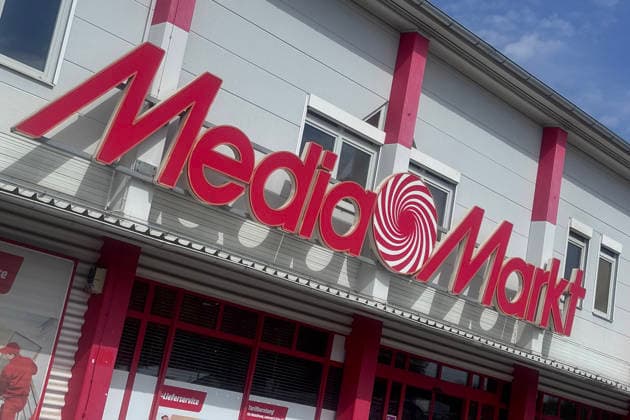 MediaMarkt Filiale.Media Markt. Logo,Firmenlogo,Firmenemblem. Media-Saturn ist Betreiber einer deutschen Elektronik-Fachmarktkette, die zugleich die groesste Europas ist. *** MediaMarkt store Media Markt logo,company logo,company emblem Media Saturn is the operator of a German chain of electronics stores, which is also the largest in Europe