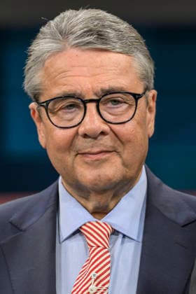 im Bild v.l.: Sigmar Gabriel (SPD): ehemaliger Parteivorsitzender und Vizekanzler, GER, Berlin, hart aber fair - Polittalk, TV, Format, mit Moderator - Louis Klamroth, Das Erste, 01.06.2026, *** in the picture from l Sigmar Gabriel SPD former party chairman and vice chancellor, GER, Berlin, hart aber fair Polittalk, TV, format, with presenter Louis Klamroth, Das Erste, 01 06 2026, Copyright: HMBxMedia UwexKoch