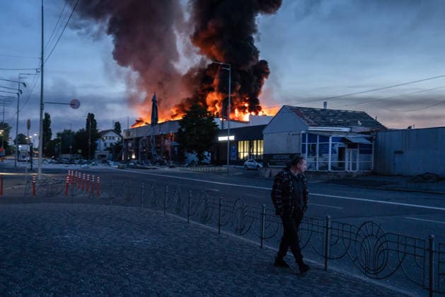 June 2, 2026, Kyiv, Ukraine: A man walks pass by a burning building after Russian missile and drone attack in Kyiv. Kyiv Ukraine  - ZUMAs197 20260602_aaa_s197_016 Copyright: xPatrykxJaraczx