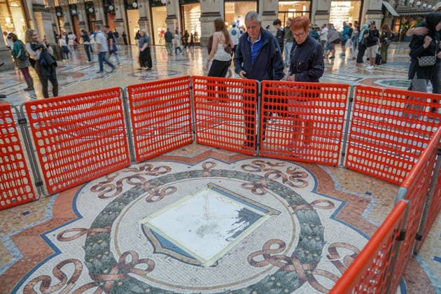 IPA85258305 - MILAN, 2 06 2026 - Galleria Vittorio Emanuele, the famous Taurus mosaic in the Galleria covered after restoration with coins thrown by tourists.  Copyright: xEmanuelexRobertoxDexCarlix xx 85258305