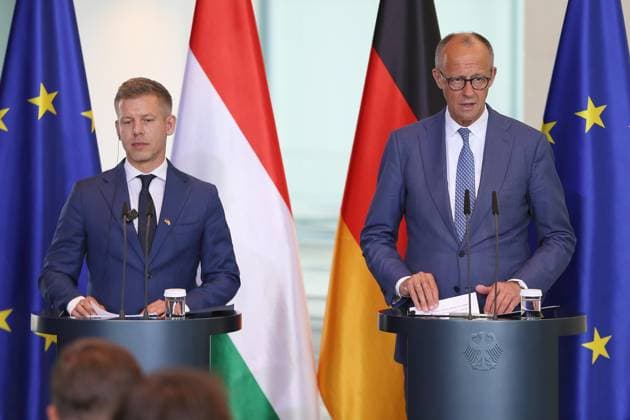 Berlin, Deutschland, 02.06.2026: Bundeskanzleramt: Empfang des Ministerpräsidenten von Ungarn: Péter Magyar und Bundeskanzler Friedrich Merz (CDU) in einer gemeinsamen Pressekonferenz *** Berlin, Germany, 02 06 2026 Federal Chancellery Reception of the Prime Minister of Hungary Péter Magyar and Federal Chancellor Friedrich Merz CDU in a joint press conference Copyright: xdtsxNachrichtenagenturx dts_121707