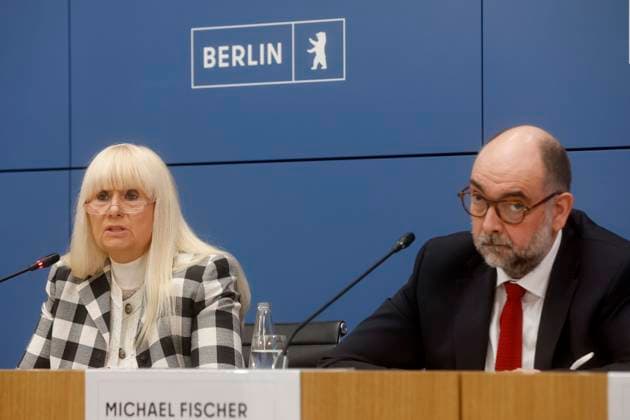 02.06.2026, Iris Spranger, Innensenatorin, Michael Fischer, Leiter der Abteilung Verfassungsschutz, Vorstellung des Verfassungsschutzbericht 2025, in der Pressekonferenz nach der Sitzung des Berliner Senat, PK im Roten Rathaus in Berlin, Senatspressekonferenz, Berlin Deutschland, Germany *** 02 06 2026, Iris Spranger, Senator of the Interior, Michael Fischer, Head of the Department for the Protection of the Constitution, Presentation of the 2025 Report on the Protection of the Constitution, at the press conference after the meeting of the Berlin Senate, PK in the Rotes Rathaus in Berlin, Senate press conference, Berlin Germany, Germany
