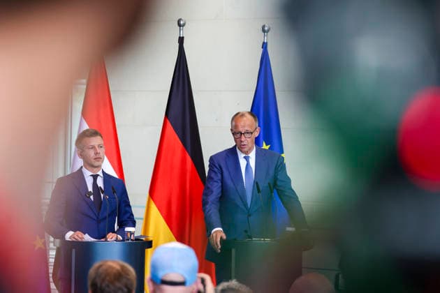Friedrich Merz, Bundeskanzler und PÃ ter (Peter) Magyar, Ministerpräsident Ungarn, beim Antrittsbesuch bei der Pressekonferenz im Bundeskanzleramt am 02.06. in Berlin Kanzler Merz mit Peter Magyar bei PK in Berlin *** Friedrich Merz, Federal Chancellor and Peter Magyar, Prime Minister of Hungary, during the inaugural visit at the press conference in the Federal Chancellery on 02 06 in Berlin Chancellor Merz with Peter Magyar at the press conference in Berlin