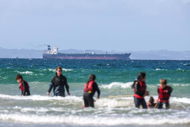 TAGOR PHOTOPQR LE TELEGRAMME Lionel Le Saux CROZON 02 06 2026 CROZON 29 le petrolier Tagor, soupconne de faire partie de la flotille fantome russe, au mouillage ici devant la plage de lAber a Crozon ou des enfants participent a une seance dinitiation au sauvetage en mer Crozon, France, june 2nd 2026 The Russian oil tanker TAGOR, presented as a ship of the Russian ghost fleet, and seized by the French Navy off the Atlantic coast CROZON France  Copyright: xPHOTOPQR LExTELEGRAMME MAXPPPxLionelxLexSauxx 20260602TGB8939 20260602TGB8939