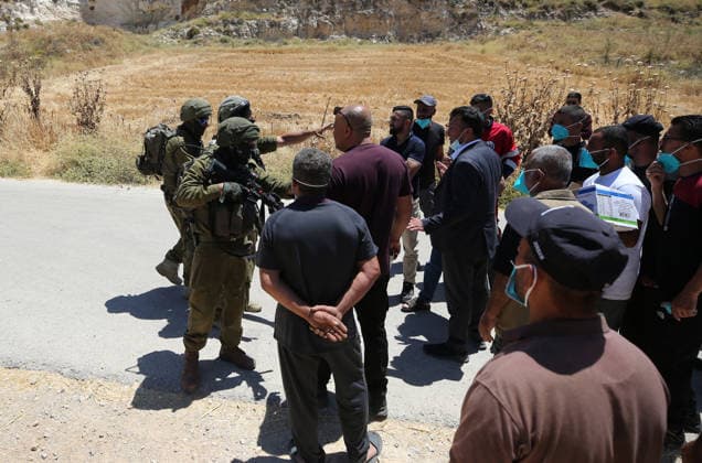 Israelis set fire to wheat fields in the West Bank HEBRON, WEST BANK, PALESTINE - JUNE 2: Israeli soldiers who arrived at the scene blocked the road and intervened against Palestinians trying to extinguish the fire as they set fire to large areas of wheat fields in the town of Izna, in Hebron, West Bank, Palestine, on June 2, 2026. Wisam Hashlamoun Anadolu Hebron West Bank. Editorial use only. Please get in touch for any other usage.  Copyright: x2026xAnadoluxWisamxHashlamounx