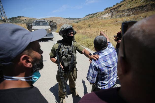 Israelis set fire to wheat fields in the West Bank HEBRON, WEST BANK, PALESTINE - JUNE 2: Israeli soldiers who arrived at the scene blocked the road and intervened against Palestinians trying to extinguish the fire as they set fire to large areas of wheat fields in the town of Izna, in Hebron, West Bank, Palestine, on June 2, 2026. Wisam Hashlamoun Anadolu Hebron West Bank. Editorial use only. Please get in touch for any other usage.  Copyright: x2026xAnadoluxWisamxHashlamounx