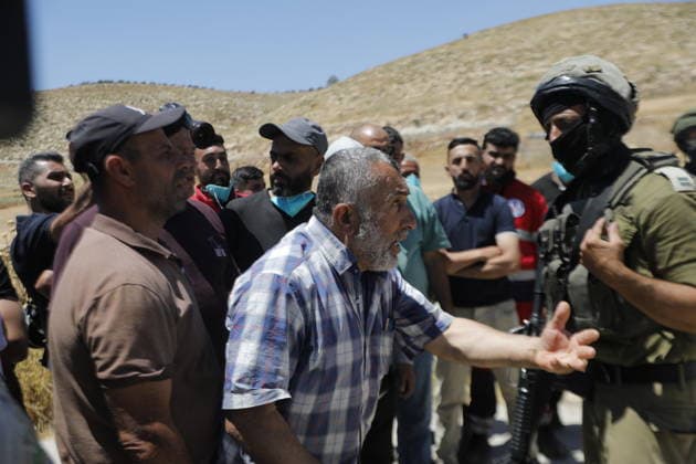 Palestinians gather near fire in agricultural land west of Hebron Palestinians and members of the Palestinian Civil Defense gather near the site of a fire on agricultural land around the village of Idhna, west of the West Bank city of Hebron, on June 2, 2026. Palestinian residents said Israeli settlers set fire to land in the area, while the Israeli army prevented residents from reaching it and intervened at the site. Photo by Mamoun Wazwaz apaimages Hebron West Bank Palestinian Territory 020626_Hebron_MW_00(10) Copyright: xapaimagesxMamounxWazwazx xapaimagesx