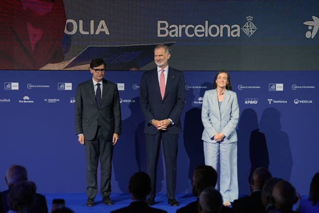 The King presents the Cercle dEconomia Award for European Construction to Martin Wolf King Felipe VI and the President of the Generalitat de Catalunya, Salvador Illa, during the presentation of the Cercle dEconomia Award for European Construction to Financial Times associate editor Martin Wolf, during the 41st Cercle dEconomia Meeting, at the Palau de Congressos de Catalunya, on June 2, 2026, in Barcelona, Catalunya Spain With the slogan Europes strategic autonomy  Copyright: xDavidxZorrakinox 7566487