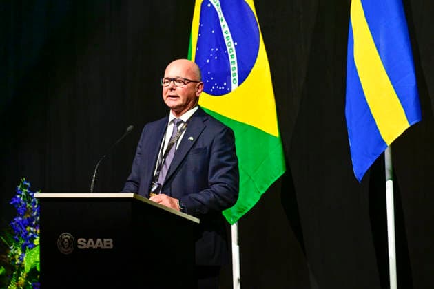Micael Johansson, President and CEO of SAAB, at a press conference when the first JAS Gripen F fighter aircraft was delivered to Brazil at Linköping-Saab Airport on Tuesday. Back in 2014, Brazil signed a contract with Sweden s Saab to buy 36 Jas 39 Gripen planes. Linköping, Sweden 2 June 2026. LINKÖPING SWEDEN x10030x *** Micael Johansson, President and CEO of SAAB, at a press conference when the first JAS Gripen F fighter aircraft was delivered to Brazil at Linköping Saab Airport on Tuesday Back in 2014, Brazil signed a contract with Sweden s Saab to buy 36 Jas 39 Gripen planes Linköping, Sweden 2 June 2026 LINKÖPING SWEDEN x10030x  Copyright: xJonasxEkströmer TTx JAS GRIPEN F TO BRAZIL feAchl7Ohnc