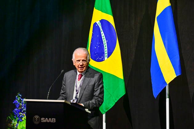 Brazilian Minister of Defense JosÃ Mucio Monteiro Filho at a press conference when the first JAS Gripen F fighter aircraft was delivered to Brazil at Linköping-Saab Airport on Tuesday. Back in 2014, Brazil signed a contract with Sweden s Saab to buy 36 Jas 39 Gripen planes. Linköping, Sweden 2 June 2026. LINKÖPING SWEDEN x10030x *** Brazilian Minister of Defense JosÃ Mucio Monteiro Filho at a press conference when the first JAS Gripen F fighter aircraft was delivered to Brazil at Linköping Saab Airport on Tuesday Back in 2014, Brazil signed a contract with Sweden s Saab to buy 36 Jas 39 Gripen planes Linköping, Sweden 2 June 2026 LINKÖPING SWEDEN x10030x  Copyright: xJonasxEkströmer TTx JAS GRIPEN F TO BRAZIL EEe3z5B075Q