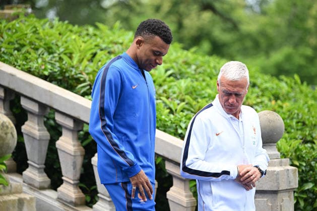 French President Emmanuel Macron Visits National Football Centre Ahead of 2026 FIFA World Cup Kylian Mbappe and French head coach Didier Deschamps French President Emmanuel Macron and First Lady Brigitte Macron visit the National Football Centre in Clairefontaine, near Paris, on June 2, 2026. Ahead of the 2026 FIFA World Cup, the President met players and coaching staff of the France men’s national football team to express his support. He also met members of the France women’s national team as they prepared for upcoming FIFA Women’s World Cup 2027 qualifying matches. Photo by Jeanne Accorsini Pool ABACAPRESS.COM Clairefontaine France  Copyright: xAccorsinixJeanne Pool ABACAx