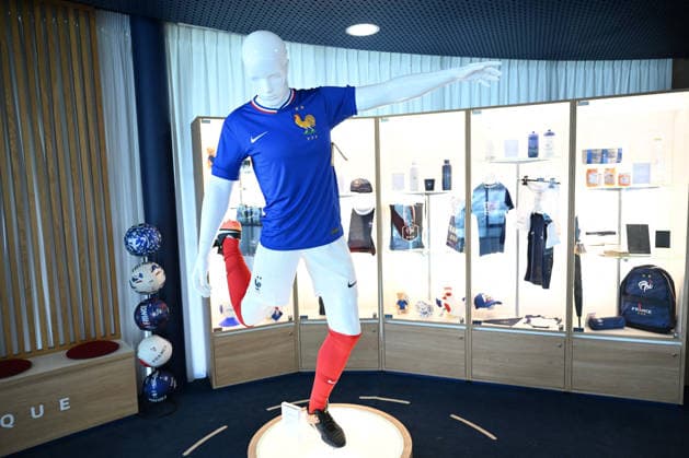 French President Emmanuel Macron Visits National Football Centre Ahead of 2026 FIFA World Cup French President Emmanuel Macron and First Lady Brigitte Macron visit the National Football Centre in Clairefontaine, near Paris, on June 2, 2026. Ahead of the 2026 FIFA World Cup, the President met players and coaching staff of the France men’s national football team to express his support. He also met members of the France women’s national team as they prepared for upcoming FIFA Women’s World Cup 2027 qualifying matches. Photo by Jeanne Accorsini Pool ABACAPRESS.COM Clairefontaine France  Copyright: xAccorsinixJeanne Pool ABACAx