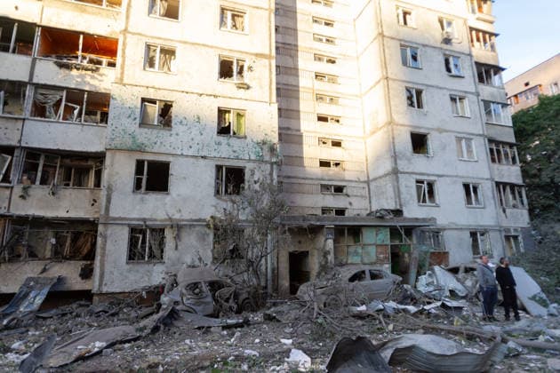 Two men stand among the rubble outside a nine-storey apartment block in the Podilskyi district, damaged by a massive Russian missile and drone attack, Kyiv, Ukraine, on 2 June 2026. The overnight strike killed six people and injured 79, including three children, in the Ukrainian capital. In the Podilskyi district, residential buildings, a garage cooperative, a communal enterprise, and a four-storey educational institution sustained damage as a result of the attack. (Photo by Kyrylo Chubotin Ukrinform) Aftermath of Russian overnight attack in Kyiv’s Podilskyi district  Copyright: xKirillxChubotinx