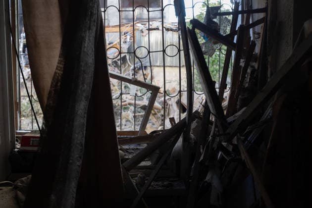 A shattered window is inside a nine-storey apartment block in the Podilskyi district, damaged by a massive Russian missile and drone attack, Kyiv, Ukraine, on 2 June 2026. The overnight strike killed six people and injured 79, including three children, in the Ukrainian capital. In the Podilskyi district, residential buildings, a garage cooperative, a communal enterprise, and a four-storey educational institution sustained damage as a result of the attack. (Photo by Kyrylo Chubotin Ukrinform) Aftermath of Russian overnight attack in Kyiv’s Podilskyi district  Copyright: xKirillxChubotinx