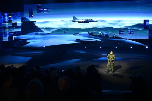 LINKÖPING, SVERIGE 20260602 Det första tvasitsiga exemplaret av stridsflygplanet JAS Gripen F levererades till Brasilien pa Linköping-Saabs flygplats under tisdagen. Redan 2014 tecknade Brasilien kontrakt med svenska Saab om att köpa 36 stycken Jas 39 Gripen-plan. LINKÖPING SVERIGE x10030x *** LINKÖPING, SWEDEN 20260602 The first two-seater JAS Gripen F fighter aircraft was delivered to Brazil at Linköping Saab Airport on Tuesday Already in 2014, Brazil signed a contract with Swedish Saab to purchase 36 Jas 39 Gripen aircraft LINKÖPING SWEDEN x10030x  Copyright: xJonasxEkströmer TTx JAS GRIPEN F BRASILIEN LnX4L8sVfZs