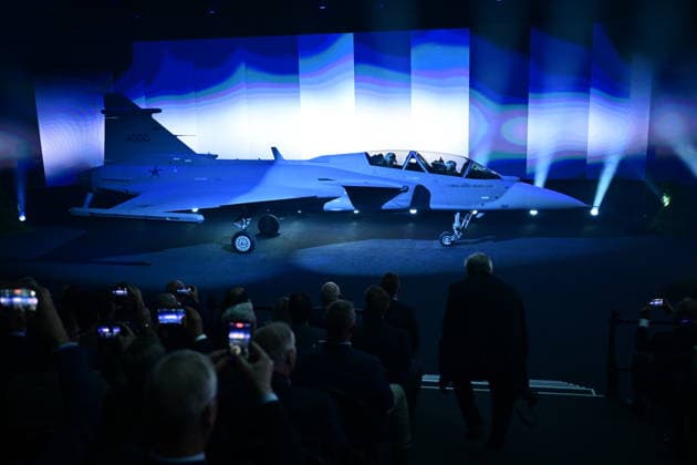 LINKÖPING, SVERIGE 20260602 Det första tvasitsiga exemplaret av stridsflygplanet JAS Gripen F levererades till Brasilien pa Linköping-Saabs flygplats under tisdagen. Redan 2014 tecknade Brasilien kontrakt med svenska Saab om att köpa 36 stycken Jas 39 Gripen-plan. LINKÖPING SVERIGE x10030x *** LINKÖPING, SWEDEN 20260602 The first two-seater JAS Gripen F fighter aircraft was delivered to Brazil at Linköping Saab Airport on Tuesday Already in 2014, Brazil signed a contract with Swedish Saab to purchase 36 Jas 39 Gripen aircraft LINKÖPING SWEDEN x10030x  Copyright: xJonasxEkströmer TTx JAS GRIPEN F BRASILIEN rslebQOE1fk
