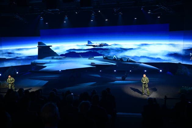 LINKÖPING, SVERIGE 20260602 Det första tvasitsiga exemplaret av stridsflygplanet JAS Gripen F levererades till Brasilien pa Linköping-Saabs flygplats under tisdagen. Redan 2014 tecknade Brasilien kontrakt med svenska Saab om att köpa 36 stycken Jas 39 Gripen-plan. LINKÖPING SVERIGE x10030x *** LINKÖPING, SWEDEN 20260602 The first two-seater JAS Gripen F fighter aircraft was delivered to Brazil at Linköping Saab Airport on Tuesday Already in 2014, Brazil signed a contract with Swedish Saab to purchase 36 Jas 39 Gripen aircraft LINKÖPING SWEDEN x10030x  Copyright: xJonasxEkströmer TTx JAS GRIPEN F BRASILIEN S1mbfrkVrxA