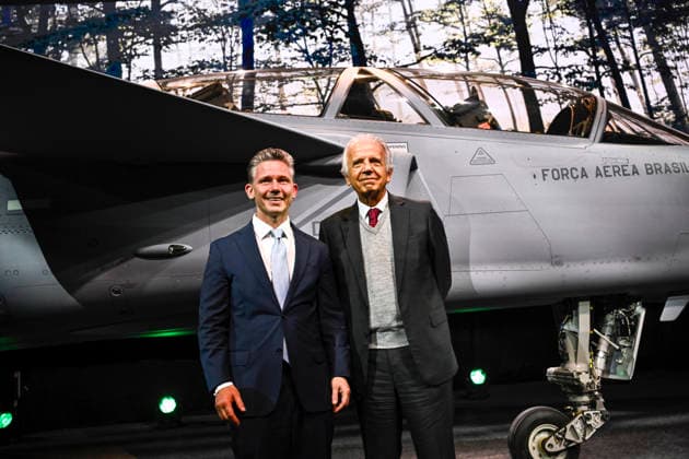 Micael Johansson, President and CEO of SAAB, at a press conference when the first JAS Gripen F fighter aircraft was delivered to Brazil at Linköping-Saab Airport on Tuesday. Back in 2014, Brazil signed a contract with Sweden s Saab to buy 36 Jas 39 Gripen planes. Linköping, Sweden 2 June 2026. LINKÖPING SWEDEN x10030x *** Micael Johansson, President and CEO of SAAB, at a press conference when the first JAS Gripen F fighter aircraft was delivered to Brazil at Linköping Saab Airport on Tuesday Back in 2014, Brazil signed a contract with Sweden s Saab to buy 36 Jas 39 Gripen planes Linköping, Sweden 2 June 2026 LINKÖPING SWEDEN x10030x  Copyright: xJonasxEkströmer TTx JAS GRIPEN F TO BRAZIL 4MNi1M8X_3g