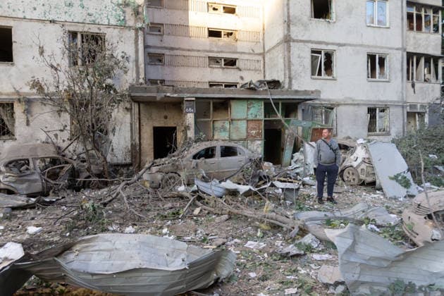 Aftermath of Russian overnight attack in Kyiv™s Podilskyi district A man stands among the rubble outside a nine-storey apartment block in the Podilskyi district, damaged by a massive Russian missile and drone attack, Kyiv, Ukraine, on 2 June 2026. The overnight strike killed six people and injured 79, including three children, in the Ukrainian capital. In the Podilskyi district, residential buildings, a garage cooperative, a communal enterprise, and a four-storey educational institution sustained damage as a result of the attack., Credit:Kirill Chubotin Ukrinform Avalon Ukraine, Kyiv  Copyright: xKirillxChubotinx xUkrinformx xAvalonx 1107309843