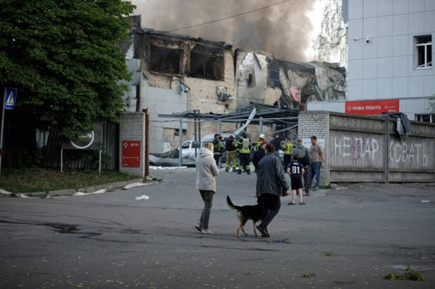 RECORD DATE NOT STATED Passersby watch rescue workers clearing the aftermath of a Russian missile attack on the capital in the Holosiivskyi district of Kyiv, Ukraine, on June 2, 2026 (Photo by Marianna Kotyk Ukrinform) Holosiivskyi district suffers damage after Russian aerial assault  Copyright: xMariannaxKotykx