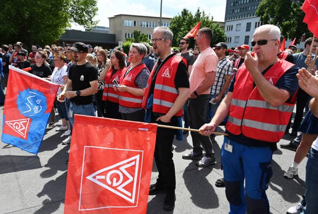 Protest rally by employees of IAV in Berlin BERLIN, GERMANY - JUNE 02: Employees of automotive development services provider IAV take part in a protest rally against job cuts and the closure of parts of the company’s facilities in Berlin, on June 02,2026. Employees at IAV are protesting planned job cuts in Germany expected by mid-2027, including the effective closure of the company’s Berlin site, which would impact around 1,250 employees, according to local media. Vladimir Sindeyev Anadolu Berlin Germany. Editorial use only. Please get in touch for any other usage.  Copyright: x2026xAnadoluxVladimirxSindeyevx