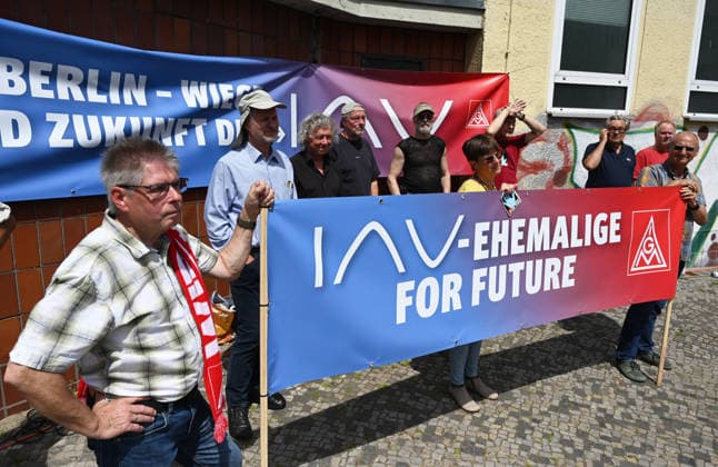 Protest rally by employees of IAV in Berlin BERLIN, GERMANY - JUNE 02: Employees of automotive development services provider IAV take part in a protest rally against job cuts and the closure of parts of the company’s facilities in Berlin, on June 02,2026. Employees at IAV are protesting planned job cuts in Germany expected by mid-2027, including the effective closure of the company’s Berlin site, which would impact around 1,250 employees, according to local media. Vladimir Sindeyev Anadolu Berlin Germany. Editorial use only. Please get in touch for any other usage.  Copyright: x2026xAnadoluxVladimirxSindeyevx