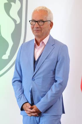 Verleihung des Verdienstorden des Landes Nordrhein-Westfalen Schauspieler Claus Vincon im Portrait bei der Verleihung des Verdienstorden des Landes Nordrhein-Westfalen durch den Ministerpraesidenten in NRW, Duesseldorf, 02.06.2026 Duesseldorf NRW Deutschland *** Awarding of the Order of Merit of the State of North Rhine-Westphalia Actor Claus Vincon in portrait at the awarding of the Order of Merit of the State of North Rhine-Westphalia by the Minister President of North Rhine-Westphalia, Duesseldorf, 02 06 2026 Duesseldorf NRW Germany
