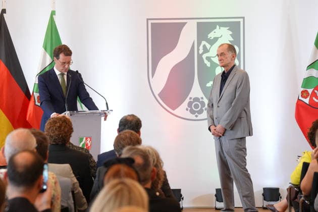 Verleihung des Verdienstorden des Landes Nordrhein-Westfalen Ministerpraesident Hendrik Wuest gemeinsam mit Georg Uecker bei der Verleihung des Verdienstorden des Landes Nordrhein-Westfalen durch den Ministerpraesidenten in NRW, Duesseldorf, 02.06.2026 Duesseldorf NRW Deutschland *** Awarding of the Order of Merit of the State of North Rhine-Westphalia State Premier Hendrik Wuest together with Georg Uecker at the awarding of the Order of Merit of the State of North Rhine-Westphalia by the State Premier in NRW, Duesseldorf, 02 06 2026 Duesseldorf NRW Germany