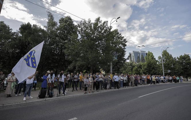 Citizens protest in front of the Office of the High Representative building in Sarajevo SARAJEVO, BOSNIA AND HERZEGOVINA - JUNE 2: Citizens protest in front of the Office of the High Representative building in Sarajevo on the occasion of the upcoming session of the Peace Implementation Council, at which a new High Representative in Bosnia and Herzegovina will be elected on June 2, 2026. Samir Jordamovic Anadolu Sarajevo Bosnia and Herzegovina. Editorial use only. Please get in touch for any other usage.  Copyright: x2026xAnadoluxSamirxJordamovicx