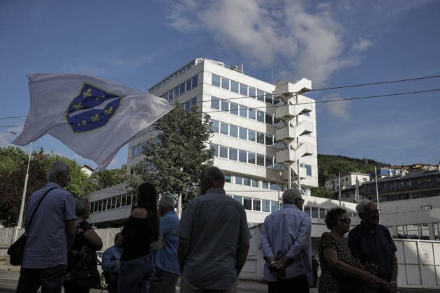 Citizens protest in front of the Office of the High Representative building in Sarajevo SARAJEVO, BOSNIA AND HERZEGOVINA - JUNE 2: Citizens protest in front of the Office of the High Representative building in Sarajevo on the occasion of the upcoming session of the Peace Implementation Council, at which a new High Representative in Bosnia and Herzegovina will be elected on June 2, 2026. Samir Jordamovic Anadolu Sarajevo Bosnia and Herzegovina. Editorial use only. Please get in touch for any other usage.  Copyright: x2026xAnadoluxSamirxJordamovicx