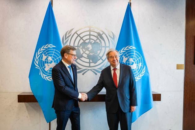 (L-R) Johann Wadephul (CDU), Bundesaussenminister, und Antonio Guterres, Generalsekretaer der Vereinten Nationen, aufgenommen im Rahmen eines Treffens in New York City, 29.05.2026. Der Minister reist in die USA fuer die Wahl zum nichtstaendigen Sitz im Sicherheitsrat der Vereinten Nationen. Fotografiert im Auftrag des Auswaertigen Amtes New York City Vereinigte Staaten von Amerika *** L R Johann Wadephul CDU , Federal Foreign Minister, and Antonio Guterres, Secretary-General of the United Nations, photographed during a meeting in New York City, 29 05 2026 The Minister is traveling to the USA for the election to the non-permanent seat on the United Nations Security Council Photographed on behalf of the Federal Foreign Office New York City Copyright: xJulianexSonntag AAx