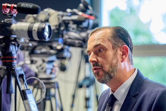 - Wien 02.06.2026 - NEOS Hearing ORF GD Kandidaten- Öffentliches Hearing der Kandidaten für das Amt des ORF-Generaldirektors im ORF-Funkhaus Wien. Insgesamt bewerben sich 13 Kandidaten um die Nachfolge an der Spitze des ORF. 5 von ihnen wurden zu einem öffentlichen Hearing des NEOS Lab eingeladen, um ihre Vorstellungen für die Zukunft des öffentlich-rechtlichen Rundfunks zu präsentieren. PHOTO: Ex-APA-CEO Clemens Pig. Vienna (AUSTRIA) - Candidates for the position of ORF Director General during a public hearing organized by NEOS Lab at the ORF Funkhaus in Vienna. Medienpolitik, Medienreform, Public Service, Digitalisierung, Unabhängigkeit, Medienmanagement, Demokratie, Stiftungsrat, Medienzukunft, Auswahlverfahren, öffentlich recht 