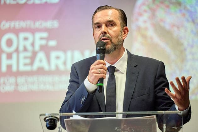 - Wien 02.06.2026 - NEOS Hearing ORF GD Kandidaten- Öffentliches Hearing der Kandidaten für das Amt des ORF-Generaldirektors im ORF-Funkhaus Wien. Insgesamt bewerben sich 13 Kandidaten um die Nachfolge an der Spitze des ORF. 5 von ihnen wurden zu einem öffentlichen Hearing des NEOS Lab eingeladen, um ihre Vorstellungen für die Zukunft des öffentlich-rechtlichen Rundfunks zu präsentieren. PHOTO: Ex-APA-CEO Clemens Pig. Vienna (AUSTRIA) - Candidates for the position of ORF Director General during a public hearing organized by NEOS Lab at the ORF Funkhaus in Vienna. Medienpolitik, Medienreform, Public Service, Digitalisierung, Unabhängigkeit, Medienmanagement, Demokratie, Stiftungsrat, Medienzukunft, Auswahlverfahren, öffentlich recht 