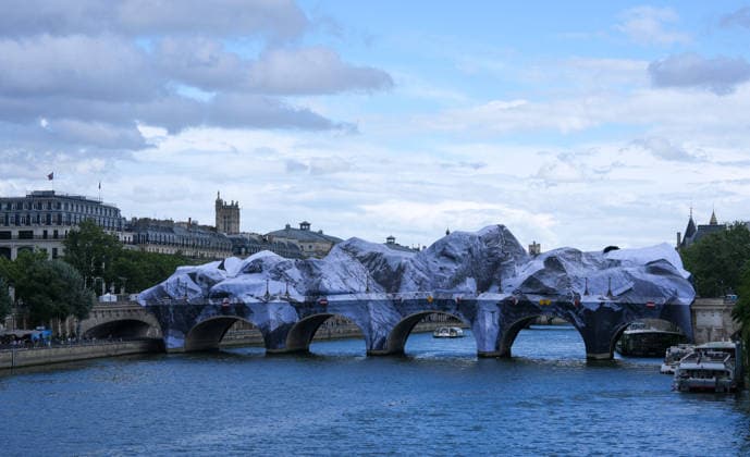 (260602) -- PARIS, June 2, 2026 -- This photo taken on June 2, 2026 shows the temporary art installation La Caverne du Pont Neuf (The Pont Neuf Cave) on the Pont Neuf bridge in Paris, France. ) FRANCE-PARIS-PONT NEUF-ART INSTALLATION WuxHuiwo 