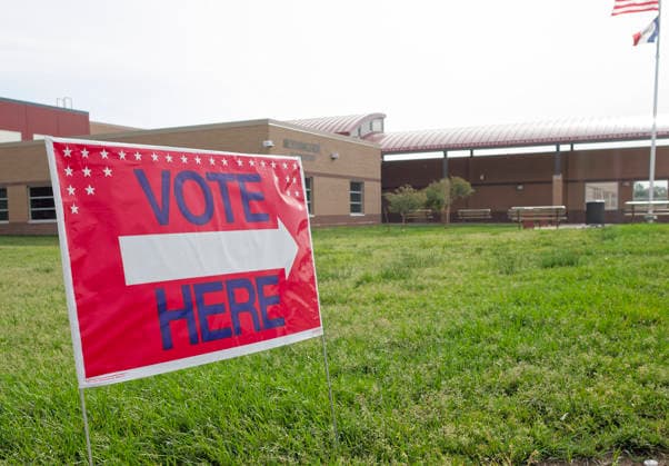 June 2, 2026, Sioux City, Iowa, USA: A Ã¢â‚¬oeVOTE HEREÃ¢â‚¬Â sign greets voters in Sioux City, Iowa at the Morningside Elementary precinct during a primary election for their candidate choice, either Republican and Democrat, to represent them in the upcoming mid-term election for the offices of governor and congressional districts. Sioux City USA  - ZUMAm41_ 20260602_zaf_m41_003 Copyright: xJerryxMennengax