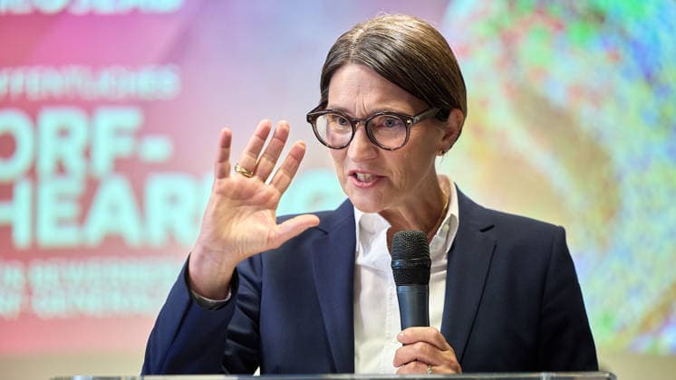 - Wien 02.06.2026 - NEOS Hearing ORF GD Kandidaten- Öffentliches Hearing der Kandidaten für das Amt des ORF-Generaldirektors im ORF-Funkhaus Wien. Insgesamt bewerben sich 13 Kandidaten um die Nachfolge an der Spitze des ORF. 5 von ihnen wurden zu einem öffentlichen Hearing des NEOS Lab eingeladen, um ihre Vorstellungen für die Zukunft des öffentlich-rechtlichen Rundfunks zu präsentieren. PHOTO: ORF-Magazinchefin Lisa Totzauer,. Vienna (AUSTRIA) - Candidates for the position of ORF Director General during a public hearing organized by NEOS Lab at the ORF Funkhaus in Vienna. Medienpolitik, Medienreform, Public Service, Digitalisierung, Unabhängigkeit, Medienmanagement, Demokratie, Stiftungsrat, Medienzukunft, Auswahlverfahren, öffent 