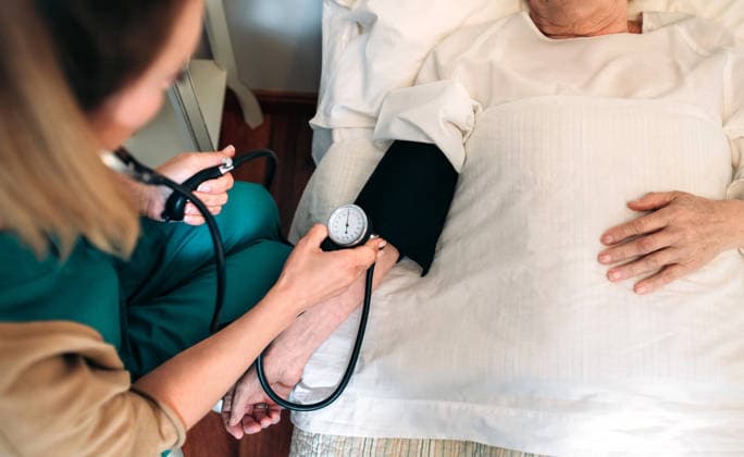 messen,blutdruck,blutdruckmessgerät,messung,gefäßdruck,blutdruckmesser,blutdruckmessgeräte,messgerät,messgeräte,sphygmomanometer ** measuring,blood pressure,blood pressure meter,blood pressures,blood pressure meters 539-v56 ,model released, Symbolfoto