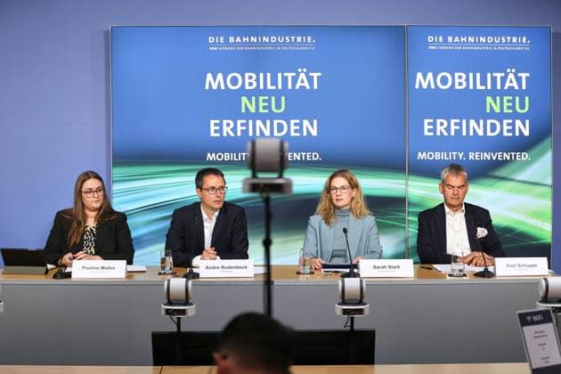 Berlin, Deutschland, 02.06.2026: Haus der Bundespressekonferenz: Jahrespressekonferenz: Verband der Bahnindustrie Bilanz Geschäftsjahr 2025: Pauline Maitre, VDB-Verbandssprächerin, Andre Rodenbeck, VDB-Präsident, Sarah Stark, VDB-Hauptgeschäftsführerin und Axel Schuppe, VDB-Geschäftsführer *** Berlin, Germany, 02 06 2026 House of the Federal Press Conference Annual Press Conference Association of the German Railway Industry Balance Sheet Financial Year 2025 Pauline Maitre, VDB Association Spokesperson, Andre Rodenbeck, VDB President, Sarah Stark, VDB Managing Director and Axel Schuppe, VDB Managing Director Copyright: xdtsxNachrichtenagenturx dts_121641