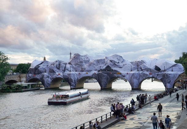 JRs installation on the Pont Neuf has been damaged by bad weather, and the opening of the artwork has been postponed As a strong gust of wind hit the capital early this afternoon, part of the canvas making up JRs monumental work on Paris Is oldest bridge has been damaged, although the reasons for this are not yet known The opening of the artwork to the public, scheduled for Saturday, has been postponed to a later date Paris, June 2, 2026 Anne Sophie Guebey Bestimage JRs installation on the Pont Neuf has been damaged by bad weather, and the opening of the artwork has been postponed As a strong gust of wind hit the capital in the early afternoon, part of the canvas forming JRs monumental artwork on Pariss oldest bridge 1st arrondissement was  Copyright: xAnne-SophiexGuebeyx xBestimagexAnne-SophiexGuebeyx xBestimagex