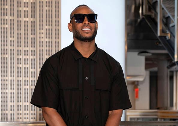 June 2, 2026, New York, Ny, United States: Marlon Wayans visits the Empire State Building to Celebrate the Release of Scary Movie Held at Empires State Building in New York. Zuma Press June 2, 2026. New York United States  - ZUMAp281 20260602_zea_p281_044 Copyright: xPhotoxImagexPressx