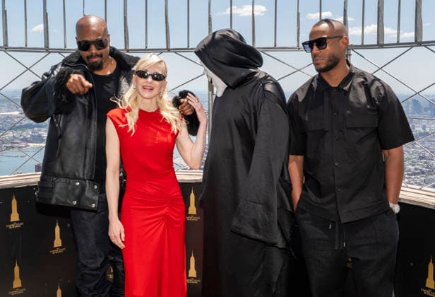 June 2, 2026, New York, Ny, United States: Shawn Wayans, Anna Faris, Ghostface and Marlon Wayans visit the Empire State Building to Celebrate the Release of Scary Movie Held at Empires State Building in New York. Zuma Press June 2, 2026. New York United States  - ZUMAp281 20260602_zea_p281_047 Copyright: xPhotoxImagexPressx