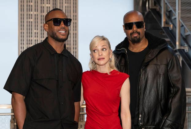 June 2, 2026, New York, Ny, United States: Marlon Wayans, Anna Faris and Shawn Wayans visit the Empire State Building to Celebrate the Release of Scary Movie Held at Empires State Building in New York. Zuma Press June 2, 2026. New York United States  - ZUMAp281 20260602_zea_p281_058 Copyright: xPhotoxImagexPressx
