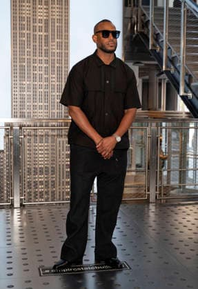 June 2, 2026, New York, Ny, United States: Marlon Wayans visits the Empire State Building to Celebrate the Release of Scary Movie Held at Empires State Building in New York. Zuma Press June 2, 2026. New York United States - ZUMAp281 20260602_zea_p281_031 Copyright: xPhotoxImagexPressx