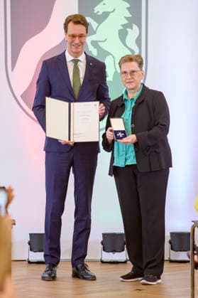 Hendrik Wüst und Heike Kivelitz bei der Verleihung des Staatspreises des Landes Nordrhein-Westfalen in der Staatskanzlei. Düsseldorf, 02.06.2026 *** Hendrik Wüst and Heike Kivelitz at the award ceremony for the State Prize of North Rhine-Westphalia at the State Chancellery in Düsseldorf, 02 06 2026 Foto:xW.xRanderathx xFuturexImagex verdienstorden_6621