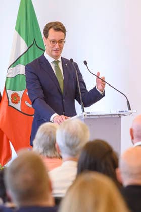 Hendrik Wüst bei der Verleihung des Staatspreises des Landes Nordrhein-Westfalen in der Staatskanzlei. Düsseldorf, 02.06.2026 *** Hendrik Wüst at the award ceremony for the State Prize of North Rhine-Westphalia at the State Chancellery in Düsseldorf, 02 06 2026 Foto:xW.xRanderathx xFuturexImagex verdienstorden_6608