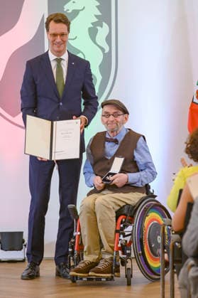 Hendrik Wüst und Peter Hölscher bei der Verleihung des Staatspreises des Landes Nordrhein-Westfalen in der Staatskanzlei. Düsseldorf, 02.06.2026 *** Hendrik Wüst and Peter Hölscher at the award ceremony for the State Prize of North Rhine-Westphalia at the State Chancellery in Düsseldorf, 02 06 2026 Foto:xW.xRanderathx xFuturexImagex verdienstorden_6620
