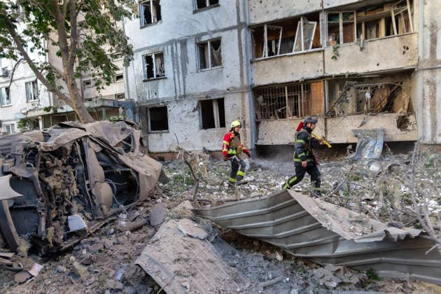Aftermath of Russian overnight attack in Kyiv s Podilskyi district. Rescuers of the State Emergency Service walk through the rubble outside a nine-storey residential building in the Podilskyi district, damaged by a missile and drone strike, in Kyiv, Ukraine, on June 2, 2026. The overnight strike results in six fatalities and 79 injuries, including three children, in the Ukrainian capital. In the Podilskyi district, residential buildings, a garage cooperative, a communal enterprise, and a four-storey educational institution sustain damage. Kyiv Ukraine  Copyright: xKyryloxChubotinx originalFilename: ukrinform-aftermat260603_npu8R.jpg